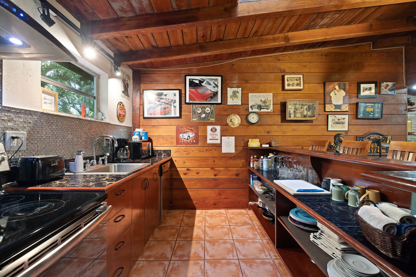 Kitchen Dining area