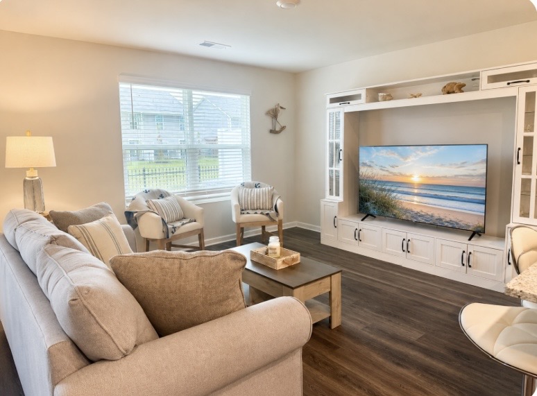Sink into plush, comfortable seating and enjoy the bright, open living space. Spread out, recharge, and enjoy quality time together after a day at the beach or a tournament. ⭐