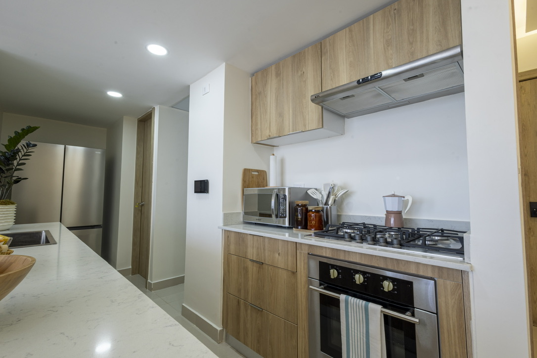 Fully equipped kitchen with full-size refrigerator, gas cooktop, oven, microwave, cookware, and plenty of counter space for meals at home. 🍳☕✨