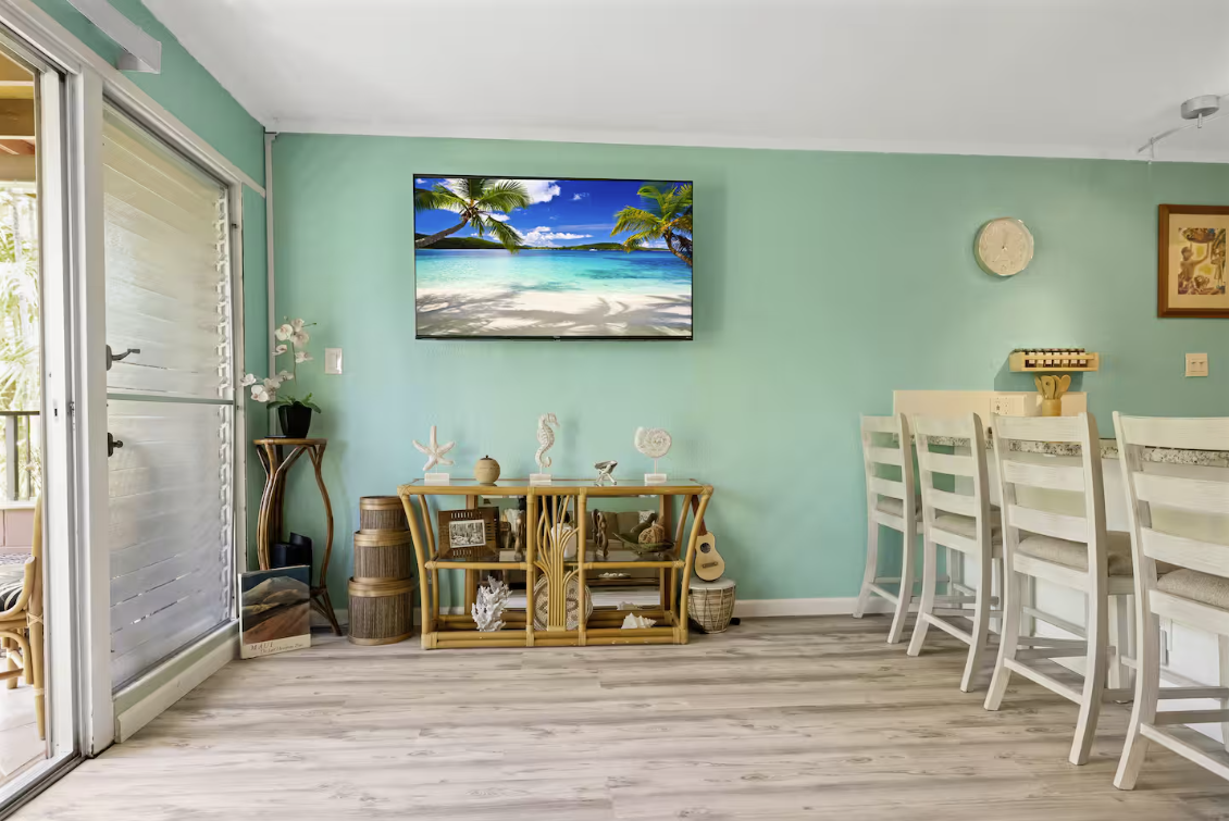 Smart TV with cable 
