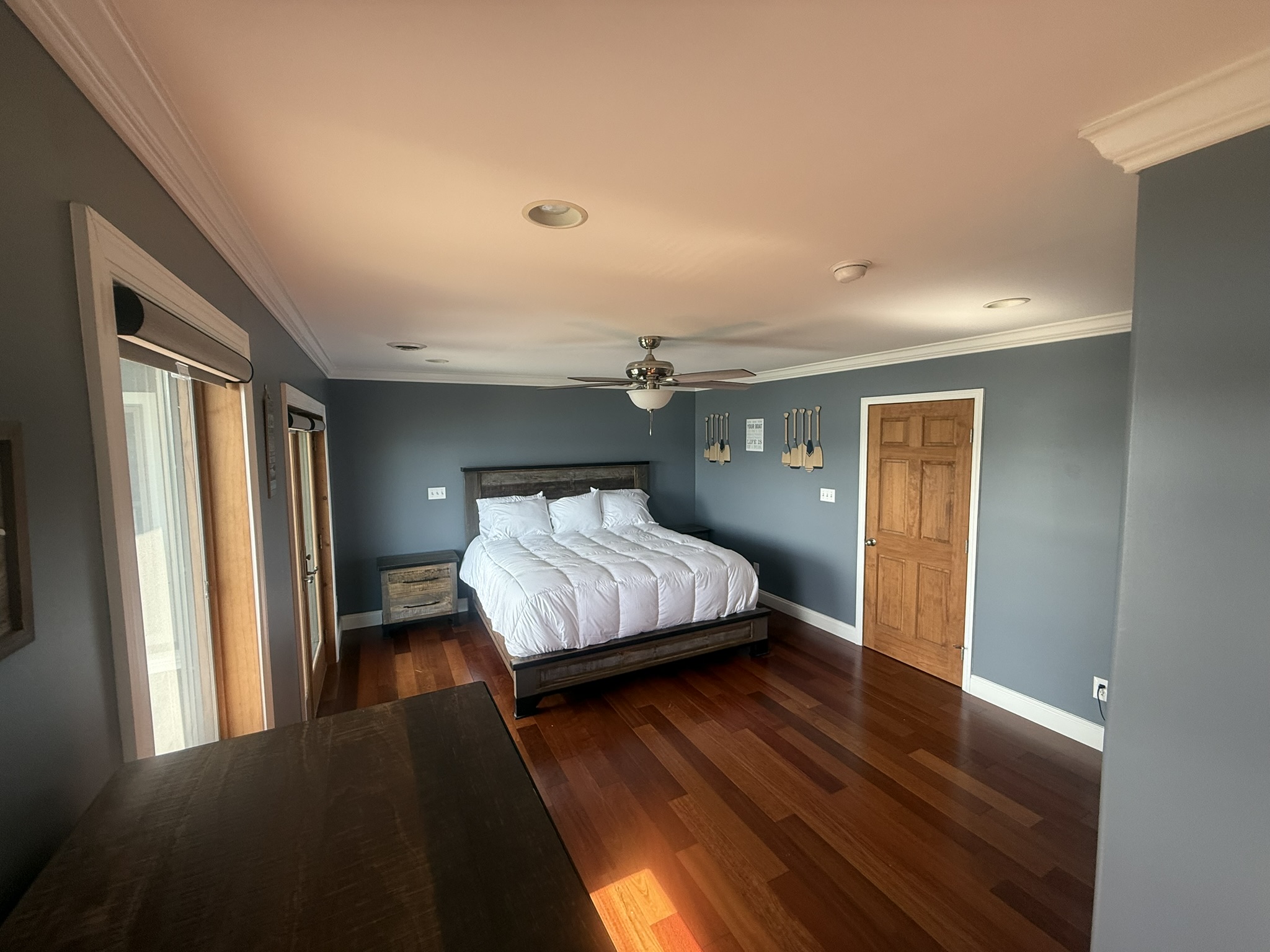 King size bed in Bedroom1