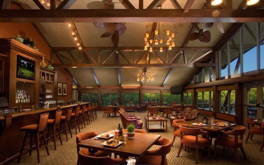Grille overlooking golf course in the rec center