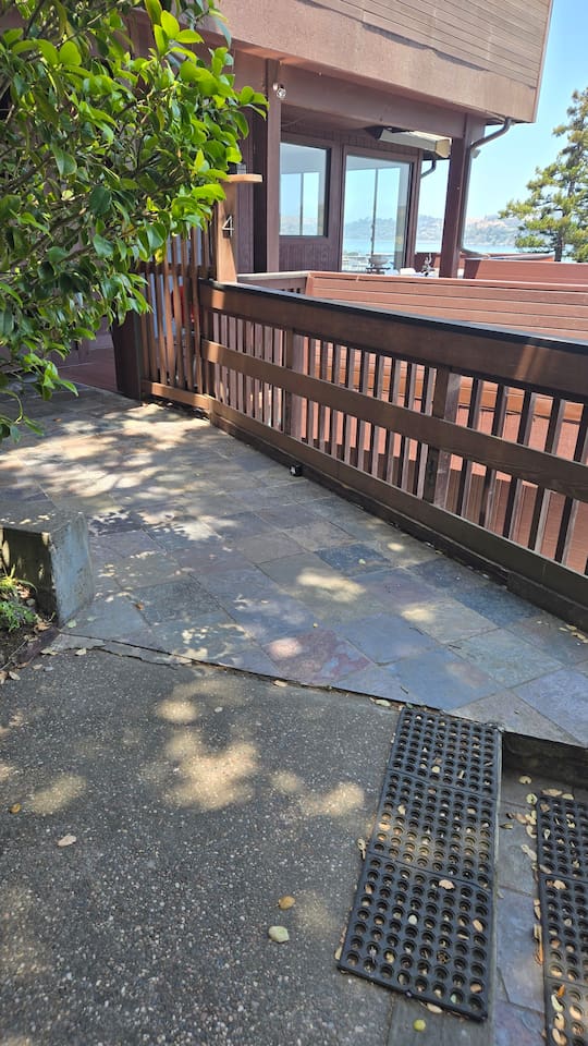 Accessible From Street (no steps)