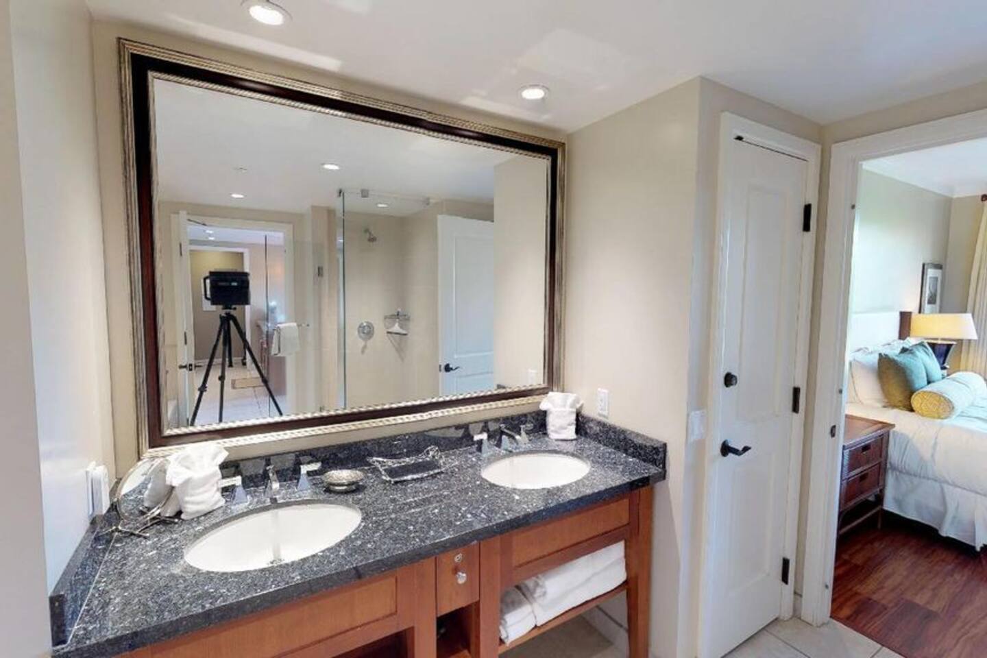 Bathroom with Tub and separate shower
