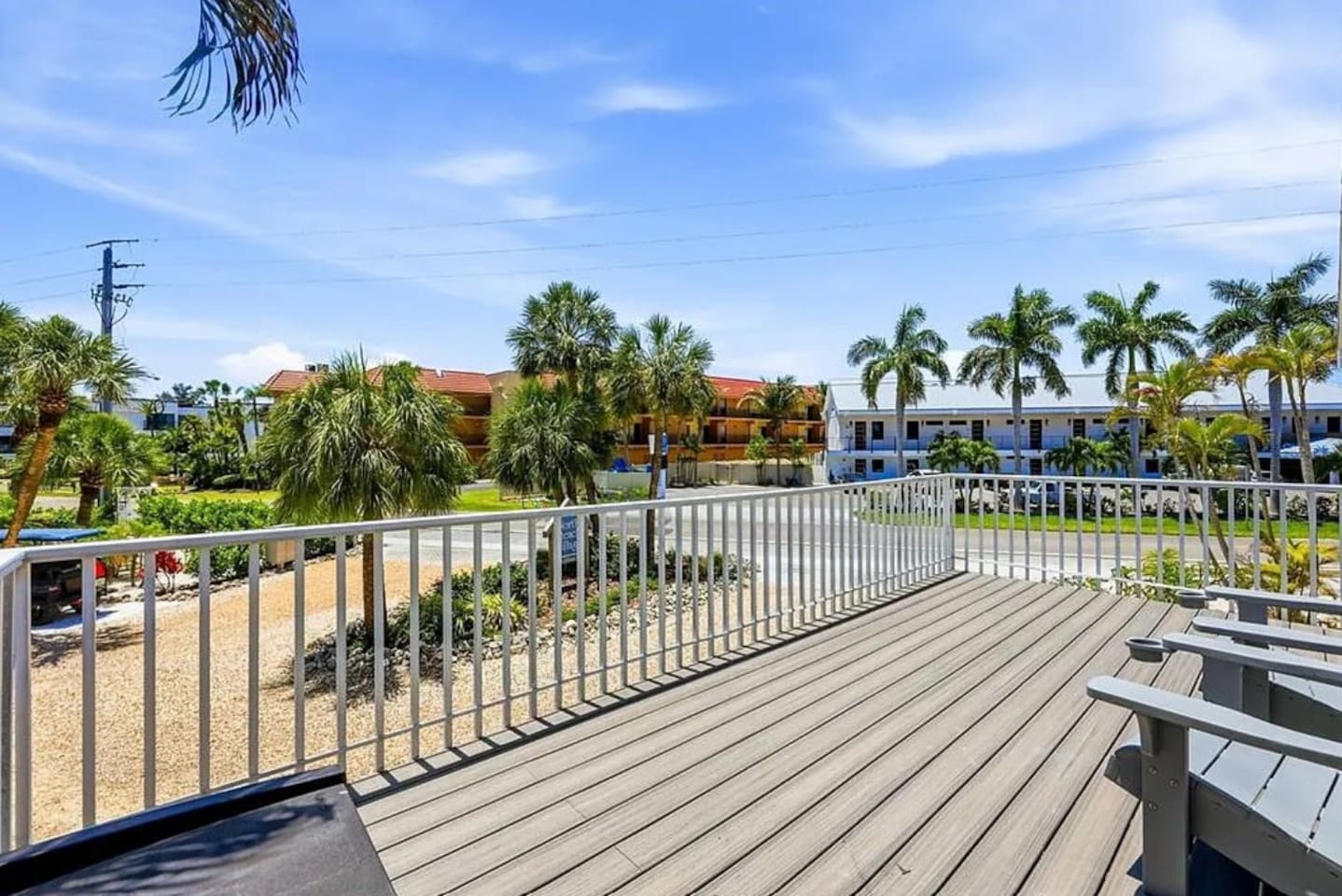 Start your day on the tropical front deck, surrounded by swaying palm trees and island atmosphere. As you relax, you may hear the cheerful chatter of parakeets in the trees, adding their own touch of tropical charm.

