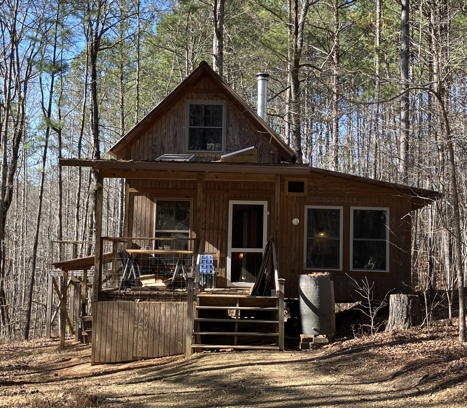 Front view of cabin.