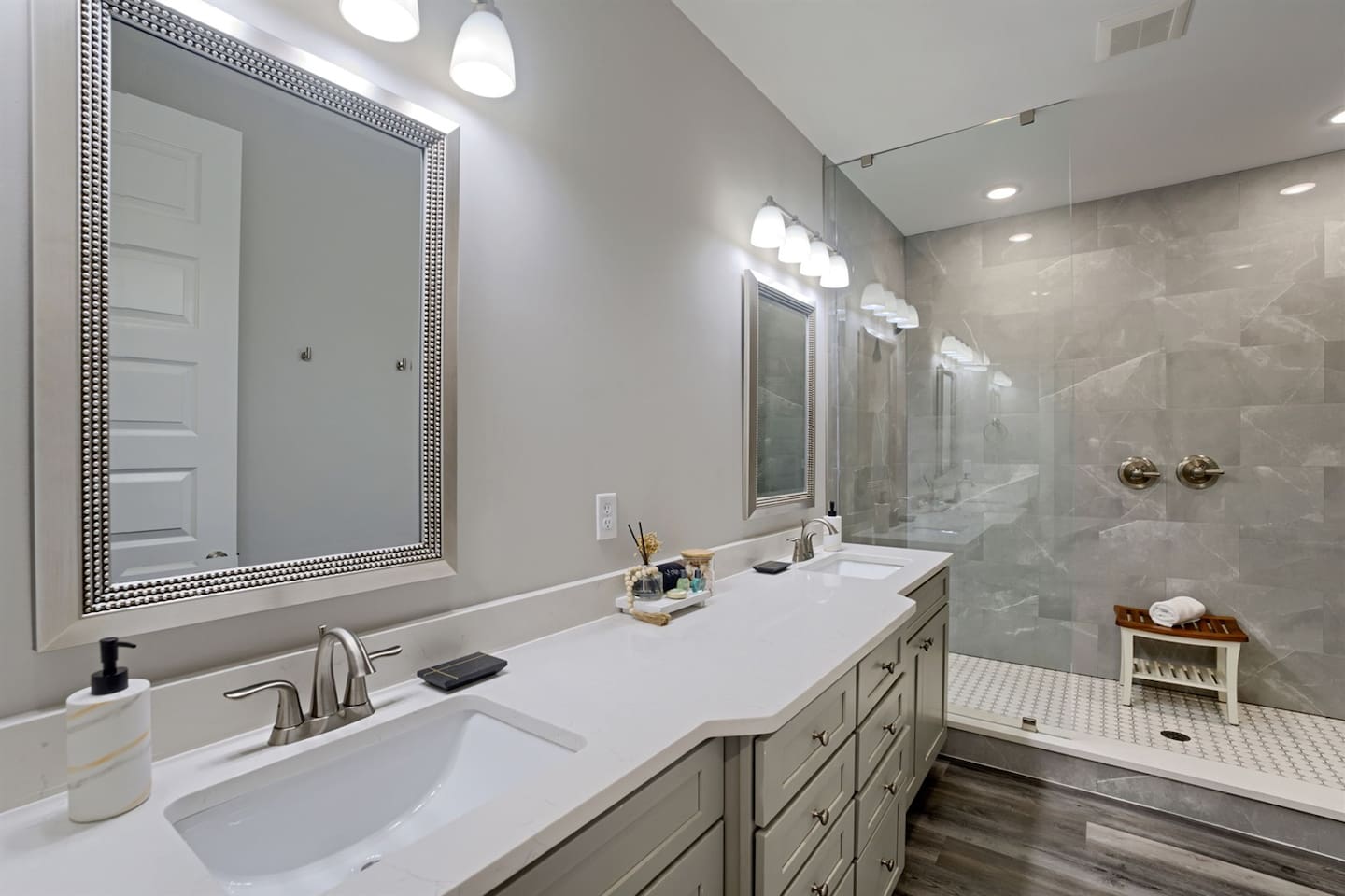 Refresh yourself with big mirrors and a spacious comfort room!
