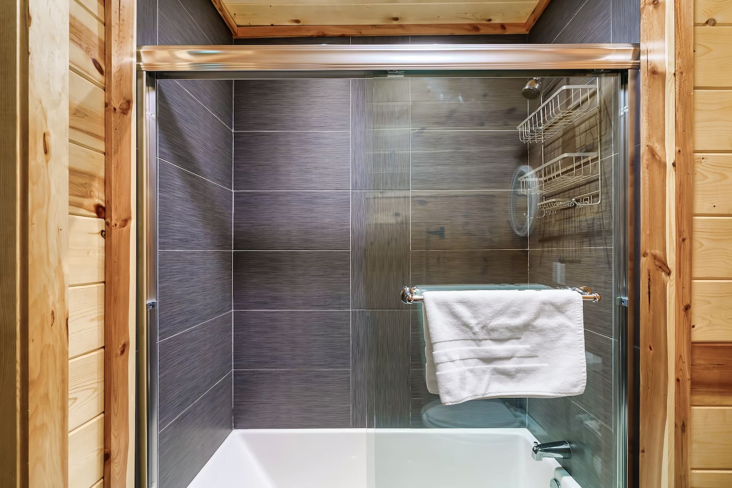 Upstairs bathroom - en suite