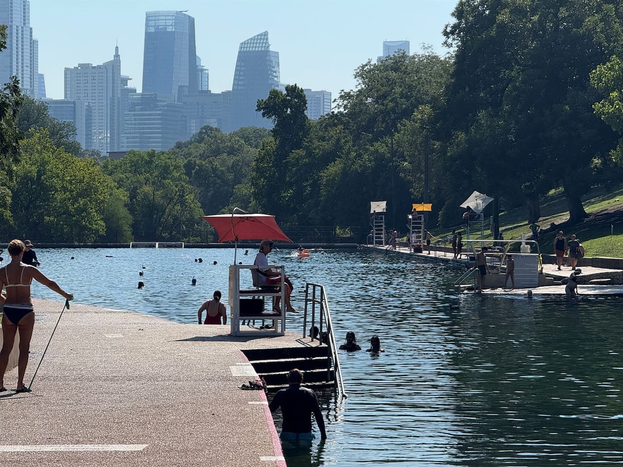 11 min drive to Barton Spring Pool!