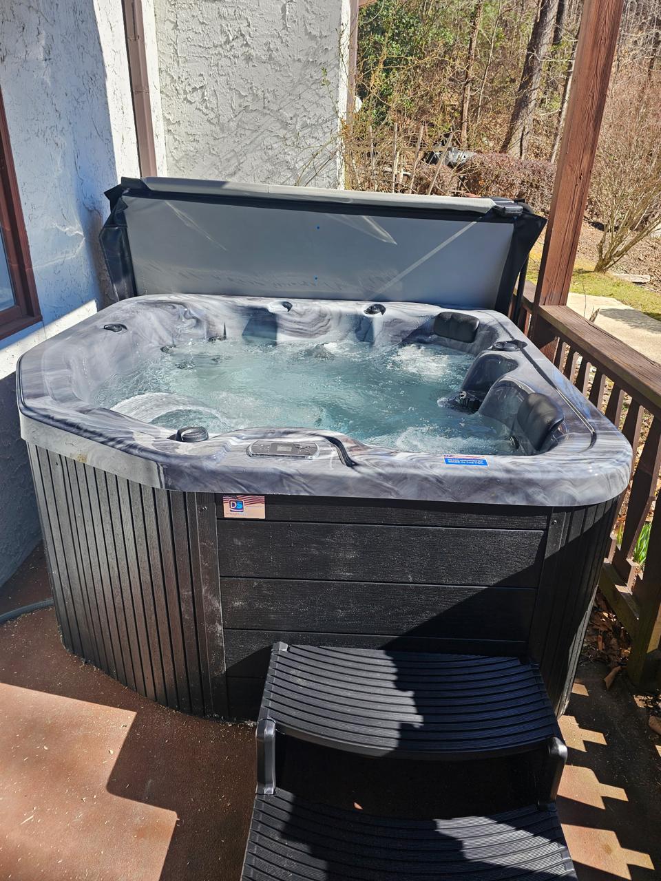 4 bedrooms, Walking distance DT Helen + Hot Tub + 2 King + River Access 4