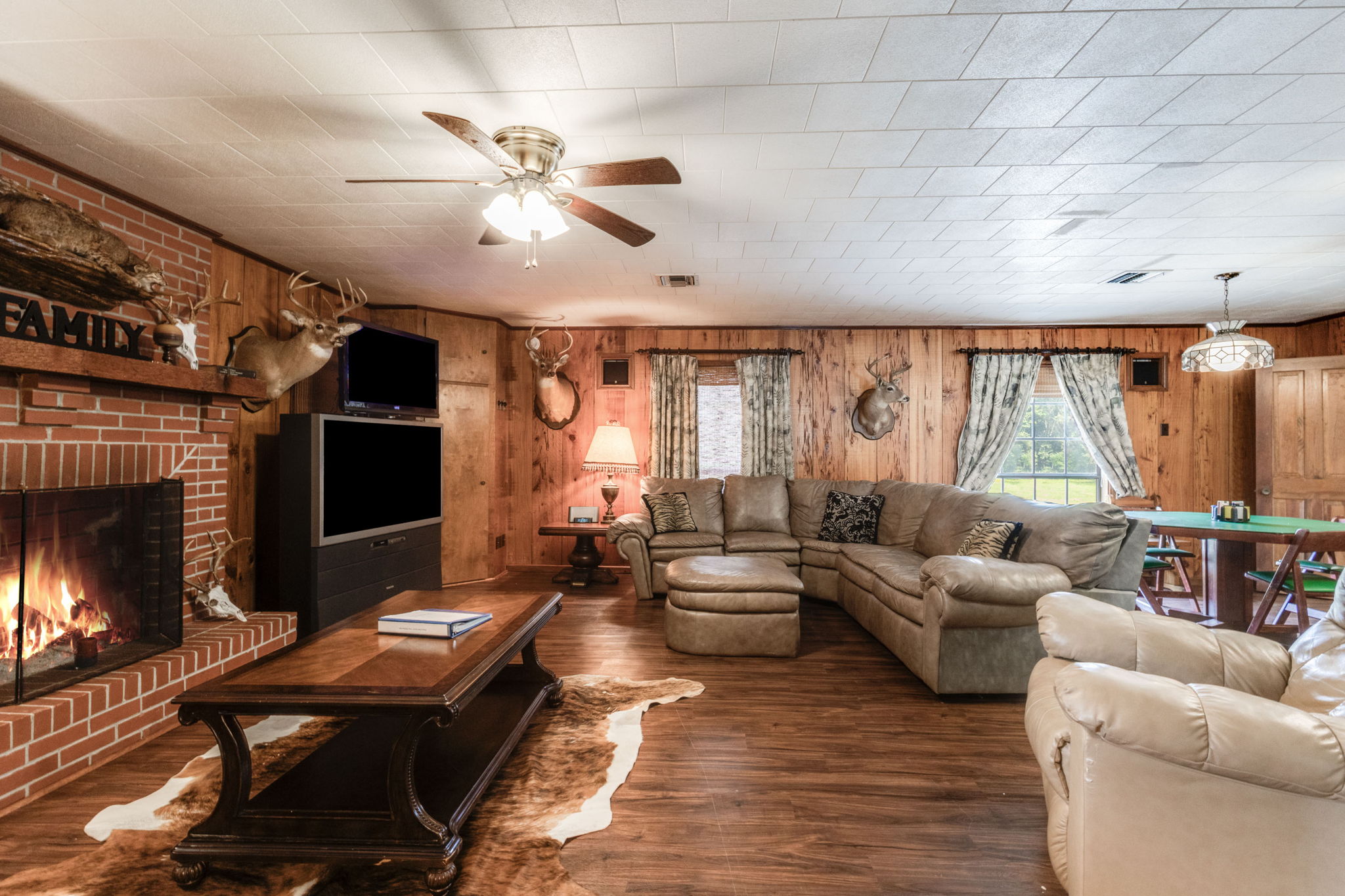 Living Room w/ Smart TV