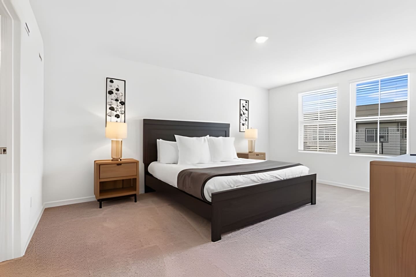 Master Suite, featuring a King-size bed, Smart TV, walk-in closet, and private en-suite bathroom. 
