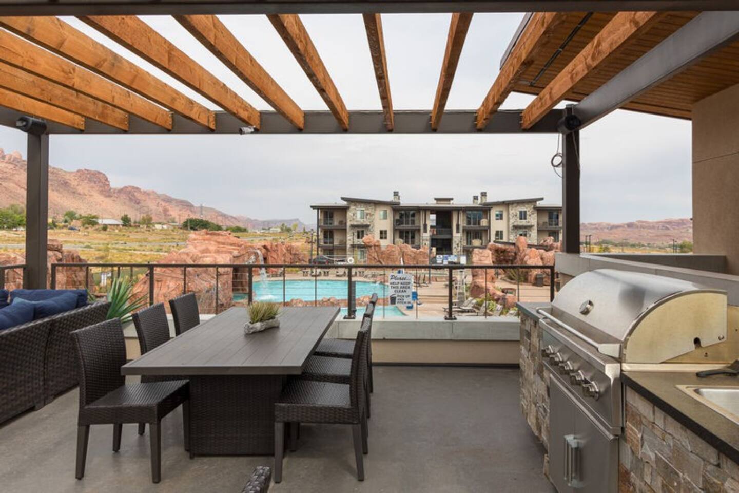 You can grill up dinner and then enjoy outdoor dining with gorgeous views.