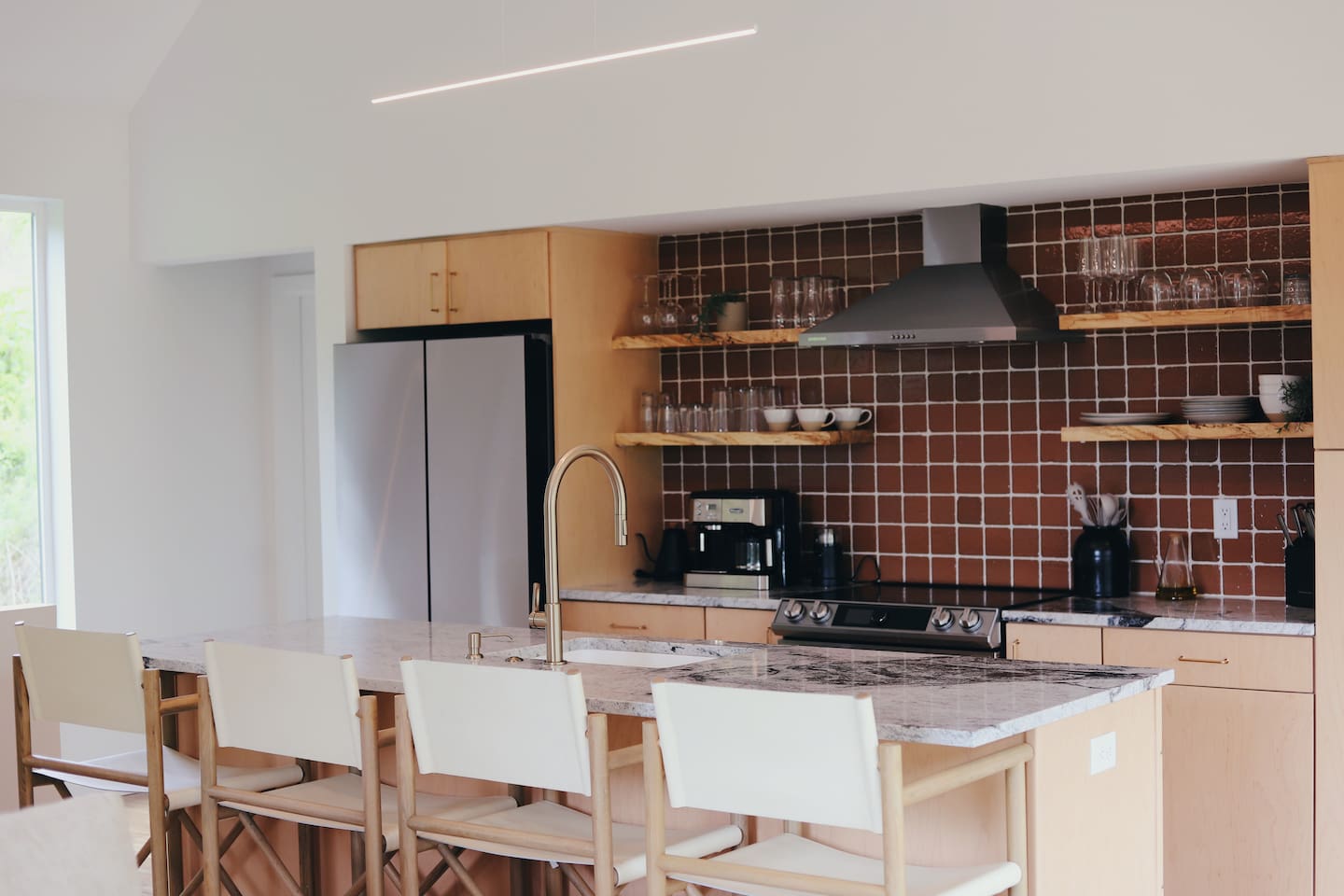 Kitchen + bar with seating for 4