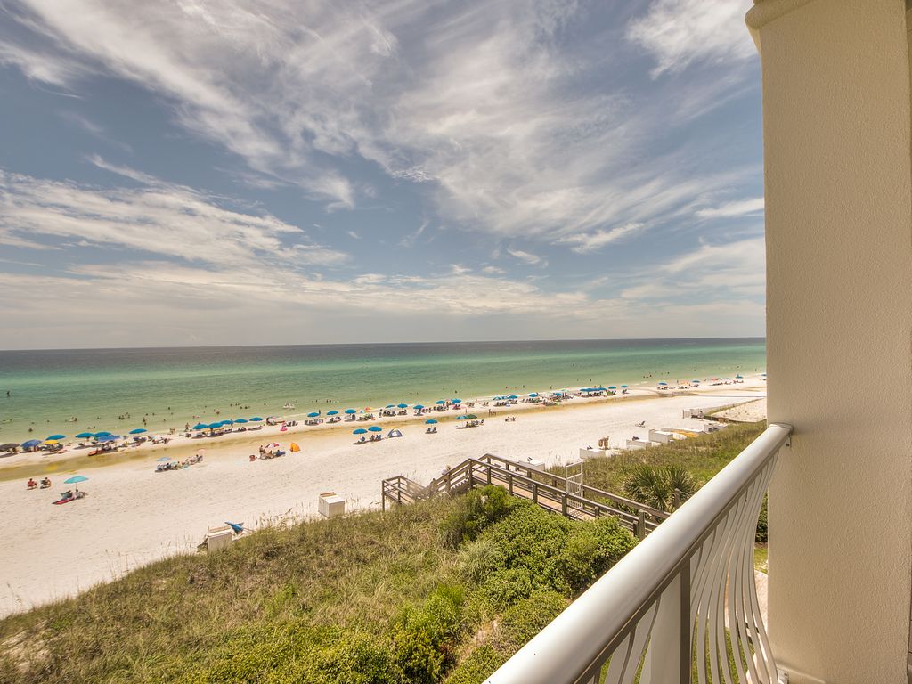 Gaze out onto your Santa Rosa Beach!