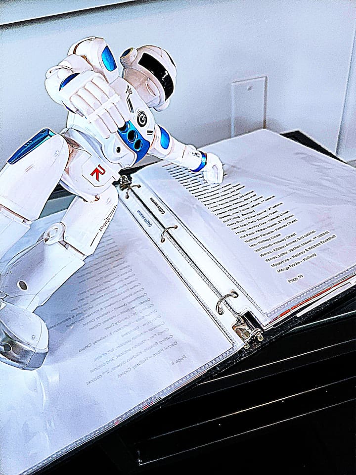 Howie SHOG's team created a Welcome Book for your convenience. He included his favorite local eateries and activities. 