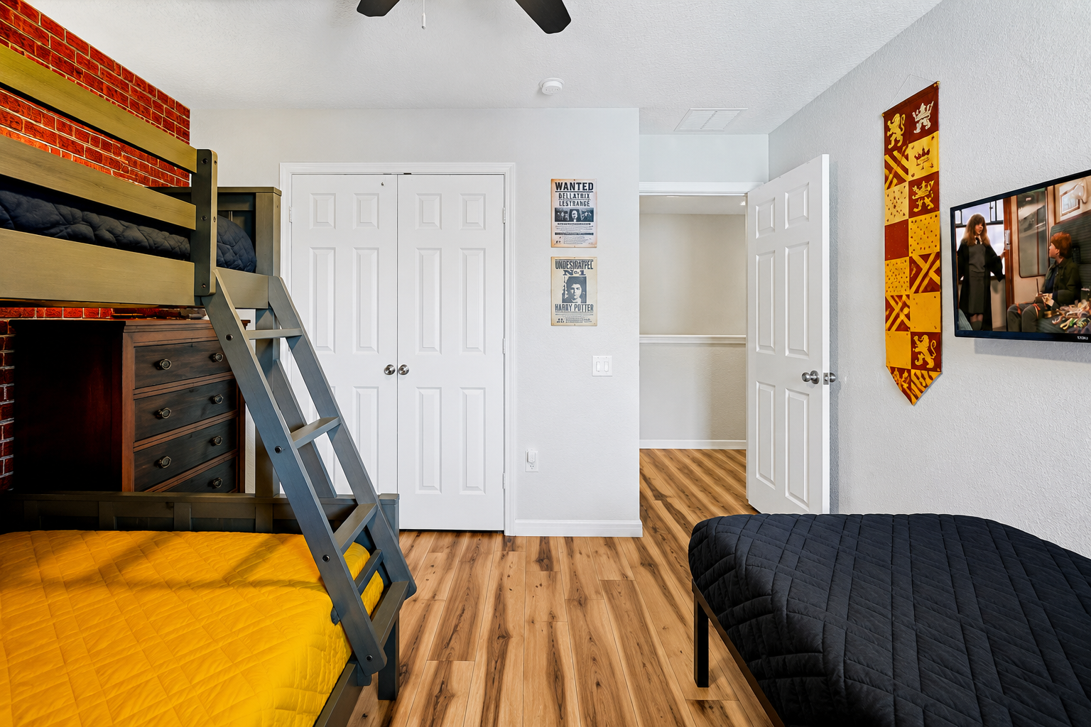 Harry Potter room with Smart TV