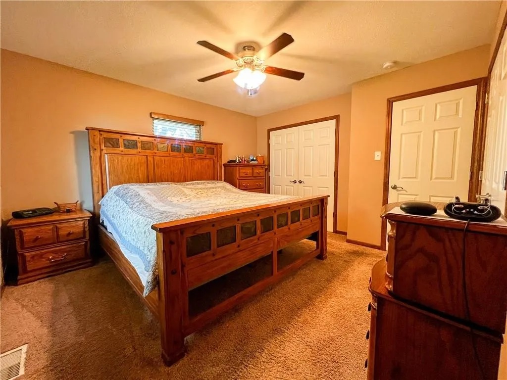 This comfortable bedroom offers a peaceful place to unwind at the end of the day. Warm tones, cozy bedding, and a calm atmosphere make it easy to relax and enjoy a restful night’s sleep.