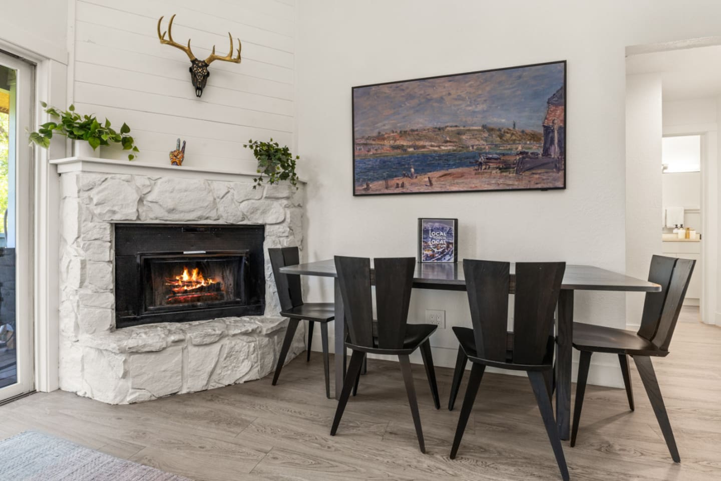Fireplace (not operable) |Dining table for 4