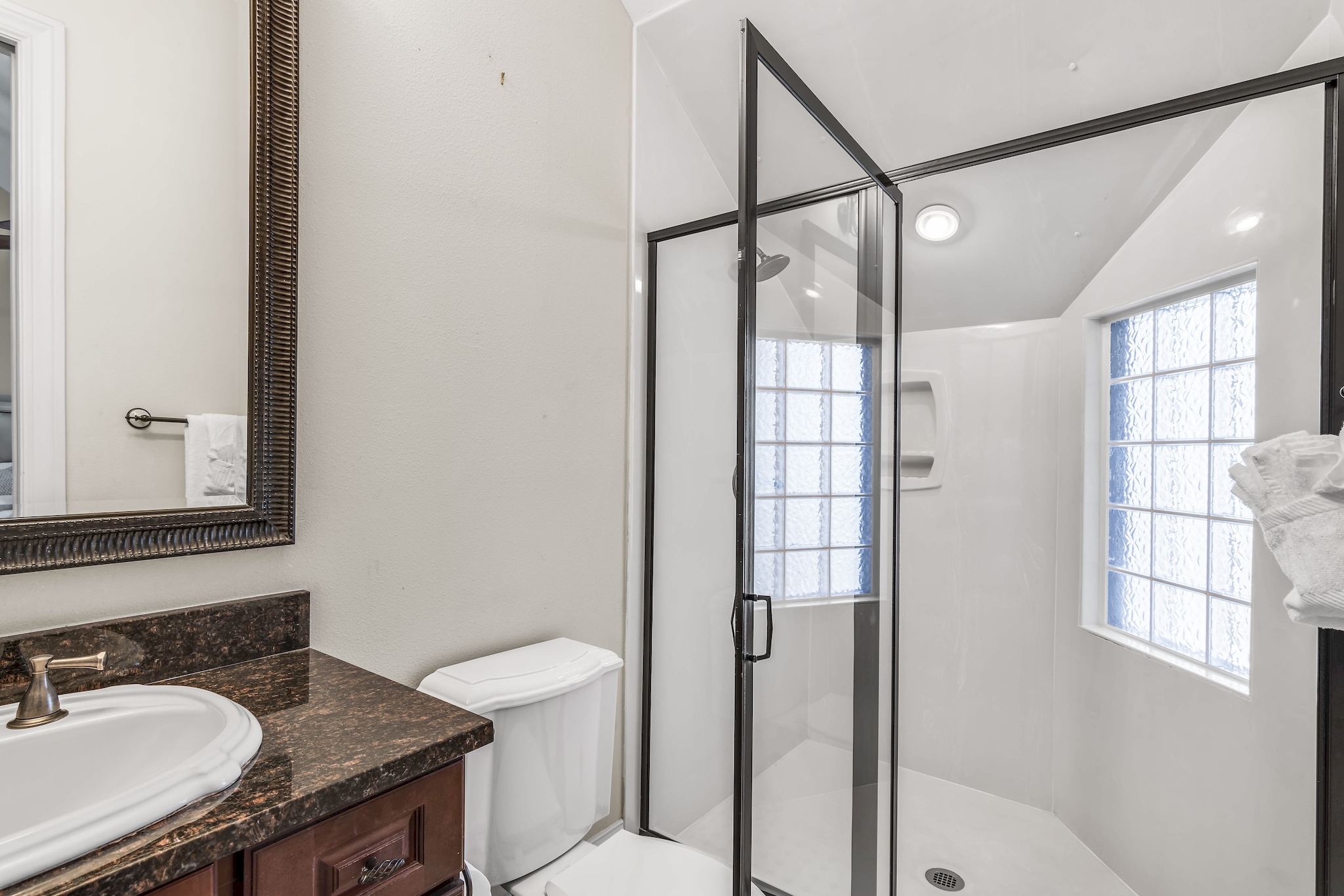 Ensuite Bath 2