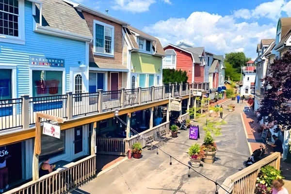 Just steps from the waterfront, this colorful strip is your go-to for souvenirs, sweets, and South Haven style