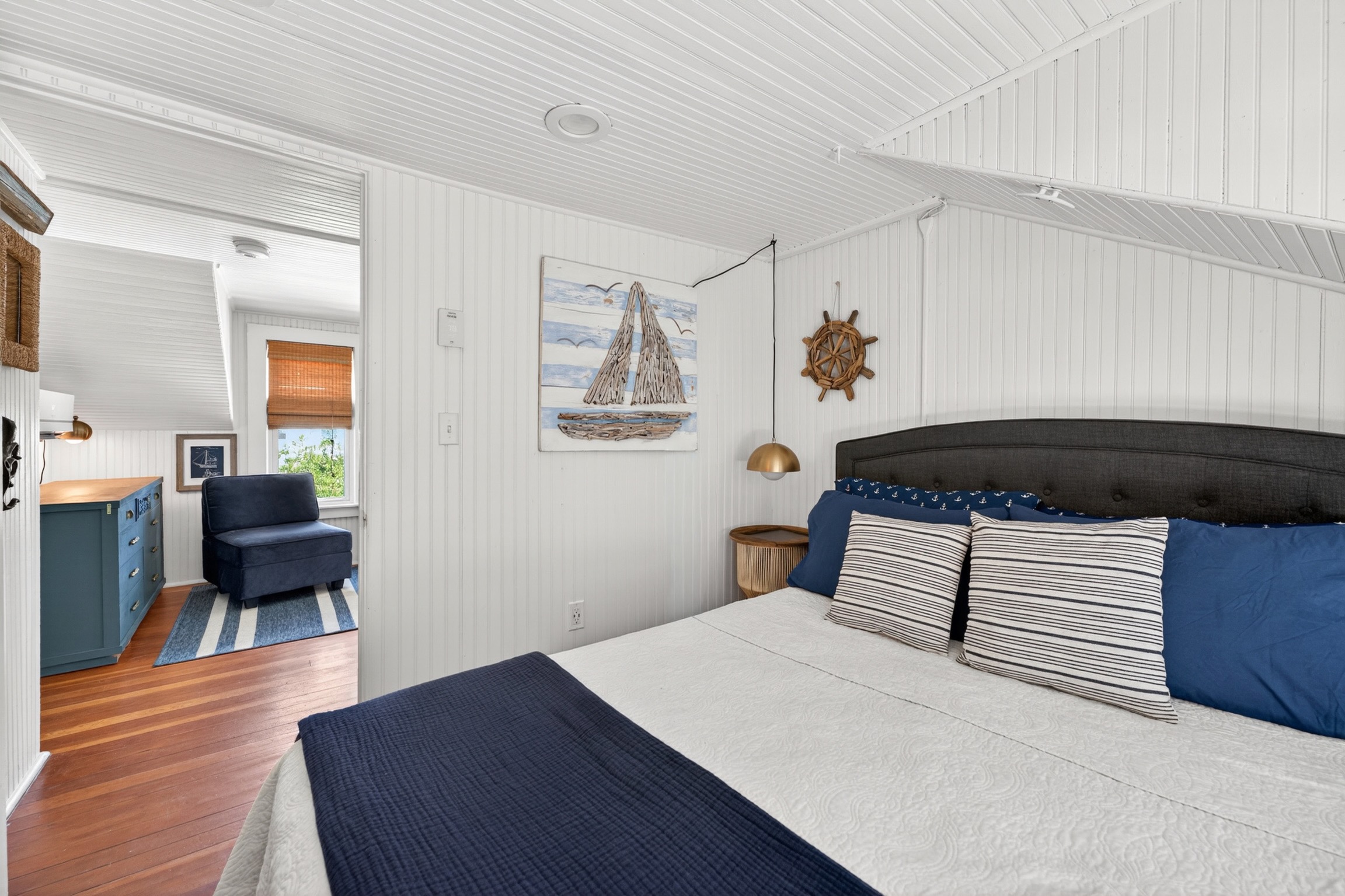 Queen bedroom