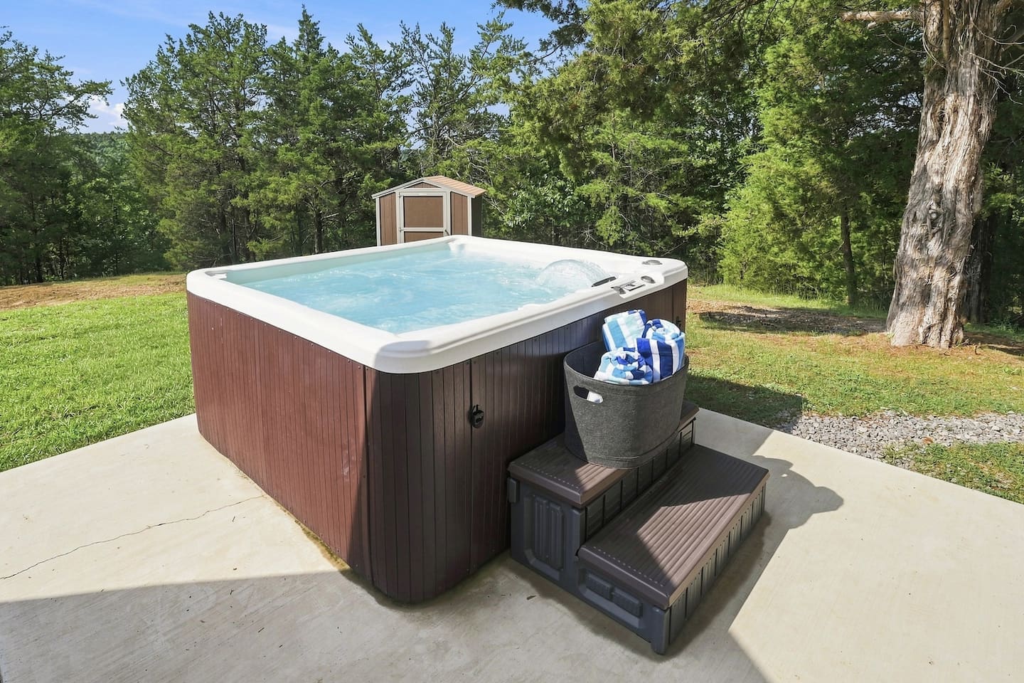 Hot tub towels and convenient steps are provided for an easy soak.