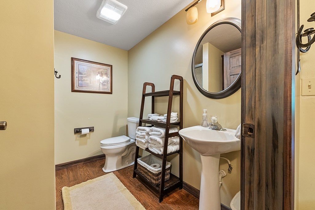Lower level full bathroom with shower, toilet, and sink