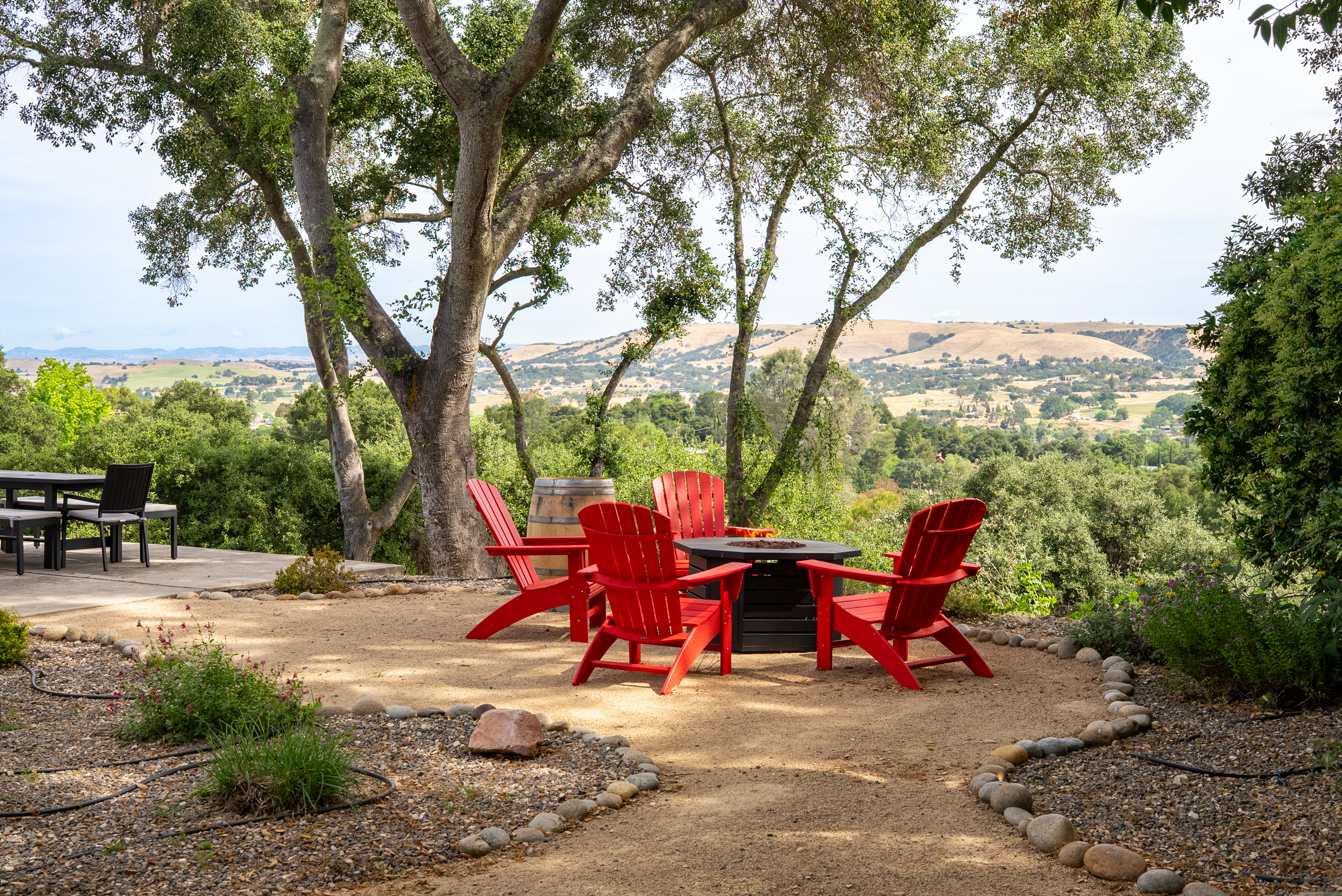 Sip your morning coffee or evening wine in total serenity. 