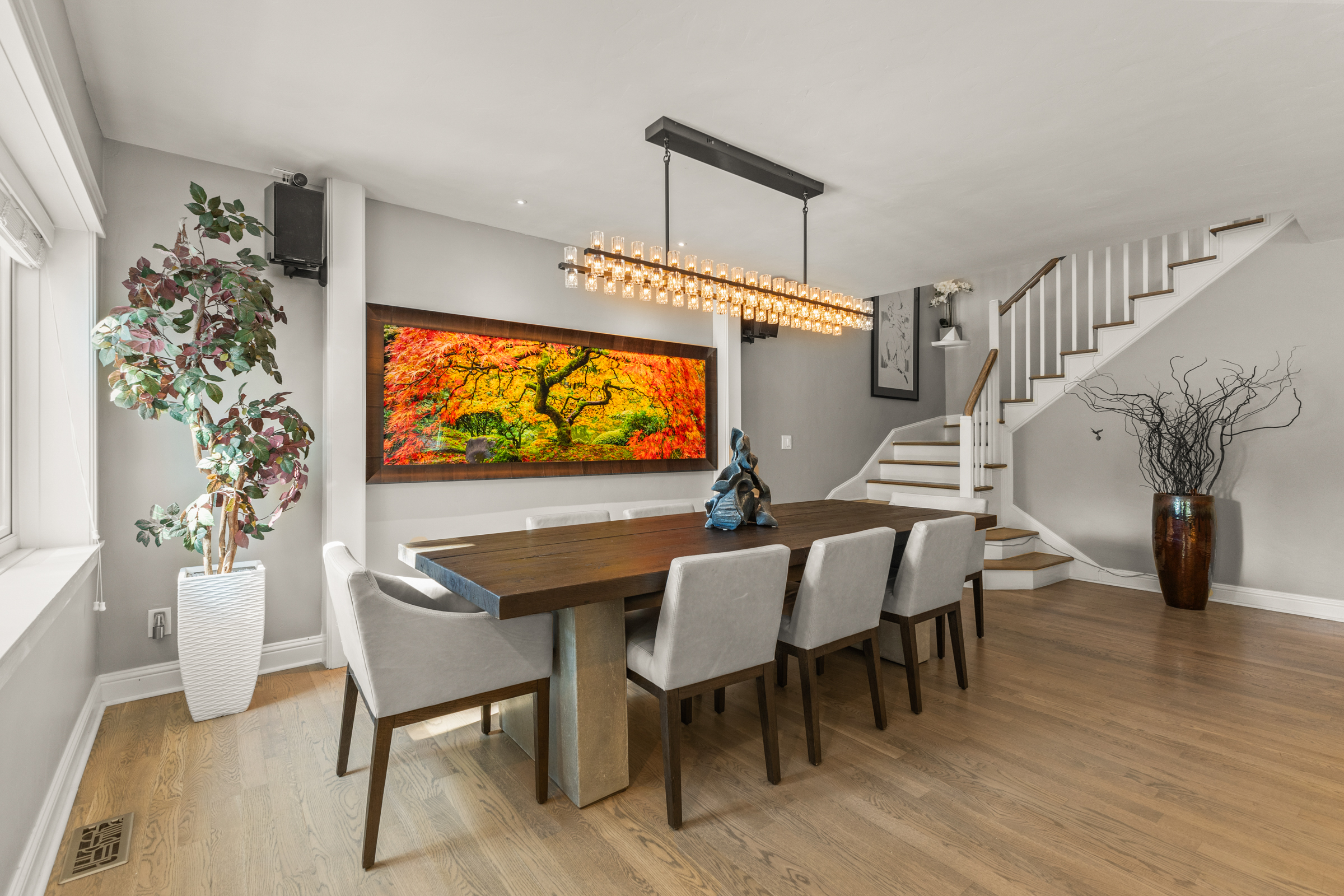 Open Dining Area | Seating for 8