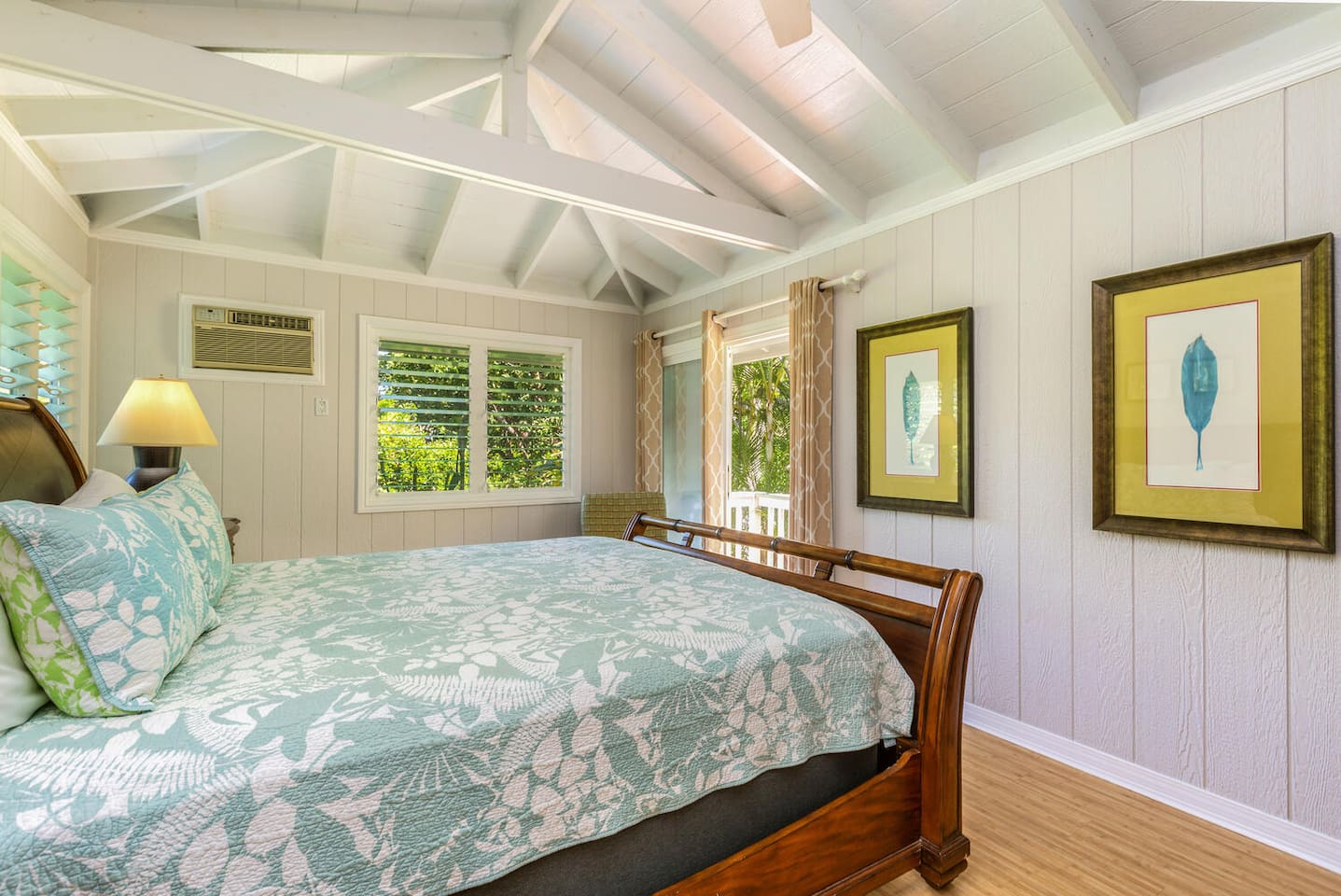 Plantation Suite - Downstairs
Lanai into the backyard.