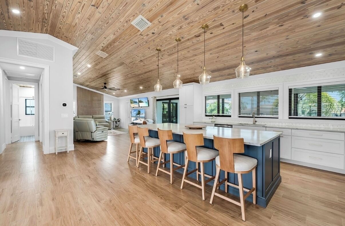 Kitchen & Living room