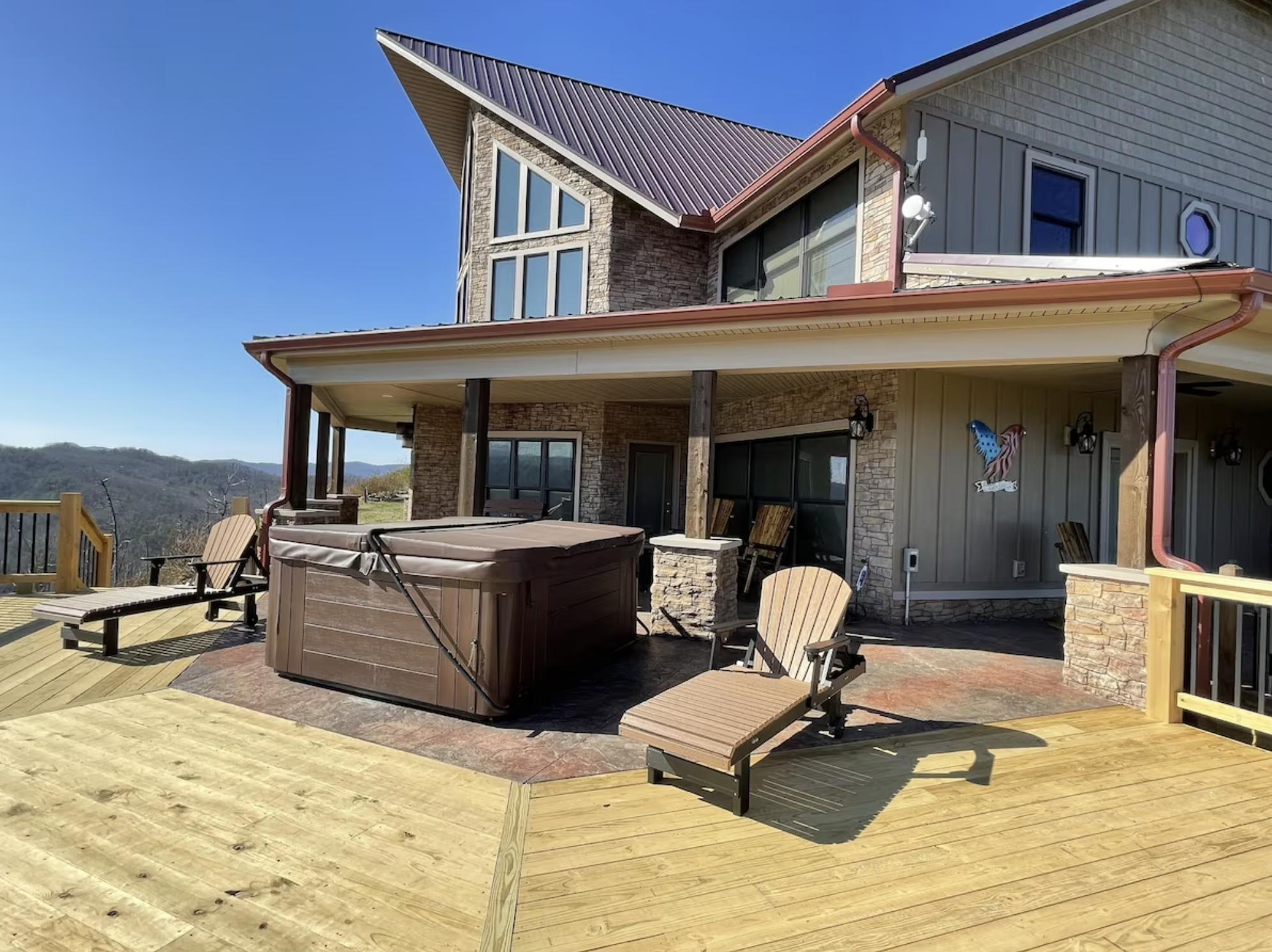 Hot Tub on Rear Porch.
