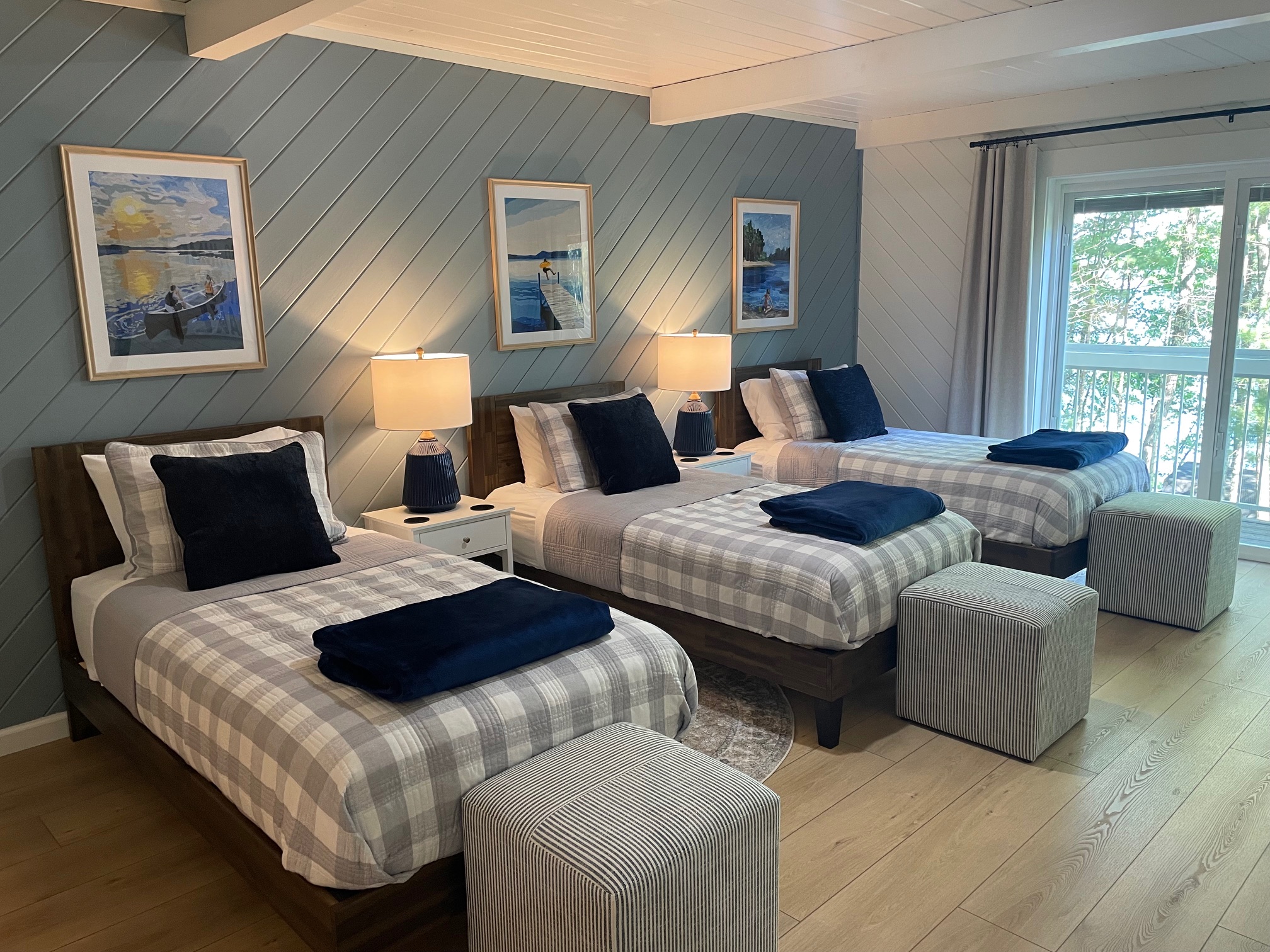 Bedroom 3 - Twin beds, lake view and balcony
