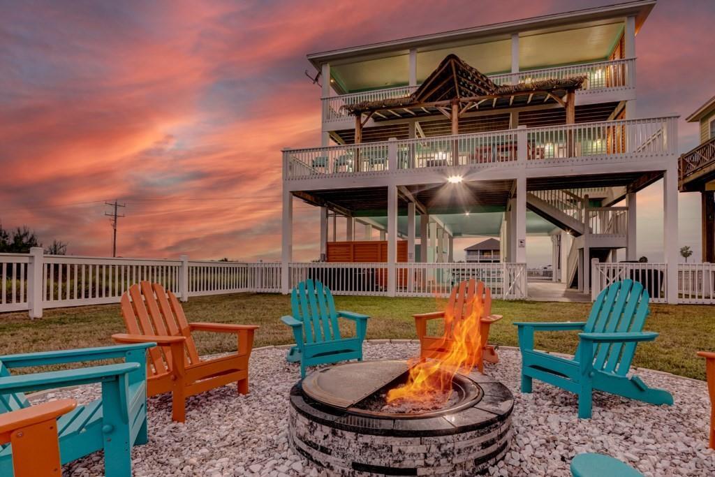 c85eb95e47a74f088f69763c88da0140 | Beachhouse | Texas | TX | Vacation Homes | Galveston | Crystal Beach | Kokomo | Breezy Days | Beachfront Elegance | Sunrise Serenity | Southern Sands Property Management, LLC