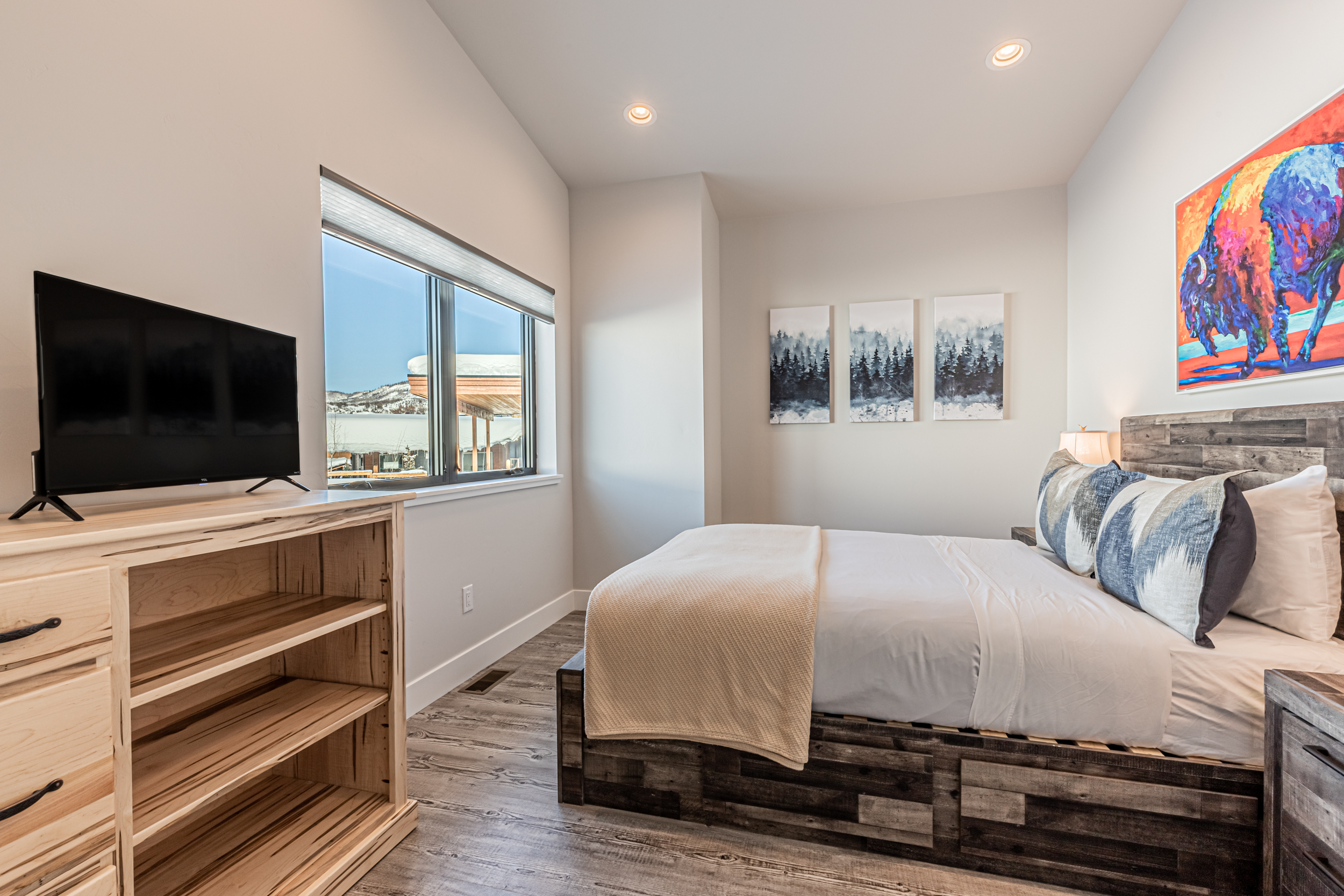 Upper Level - Queen Bedroom #2