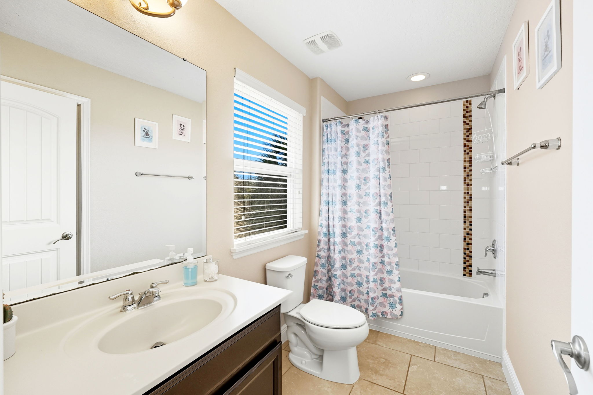 Jack & Jill Full Bathroom 2nd floor