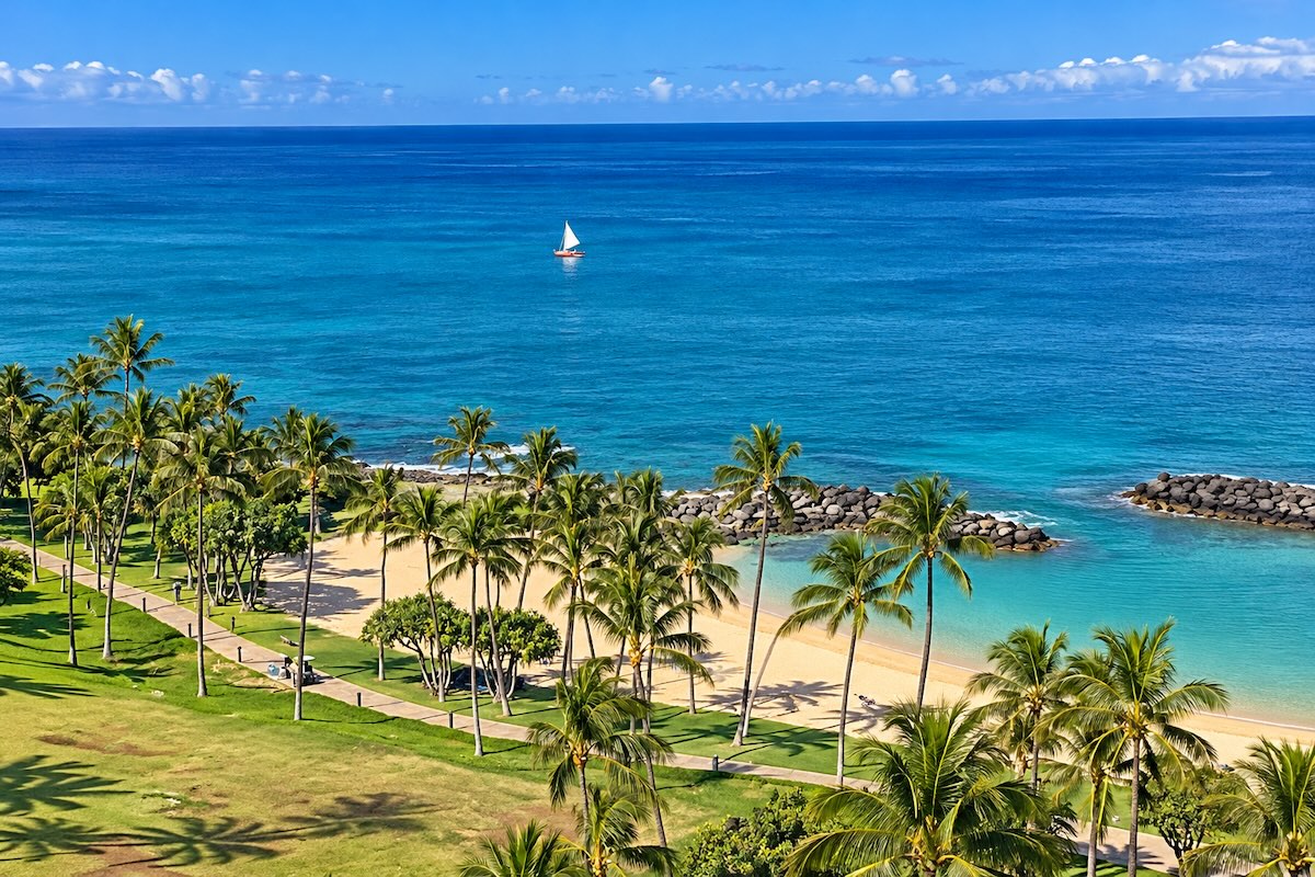Ko Olina lagoon and ocean