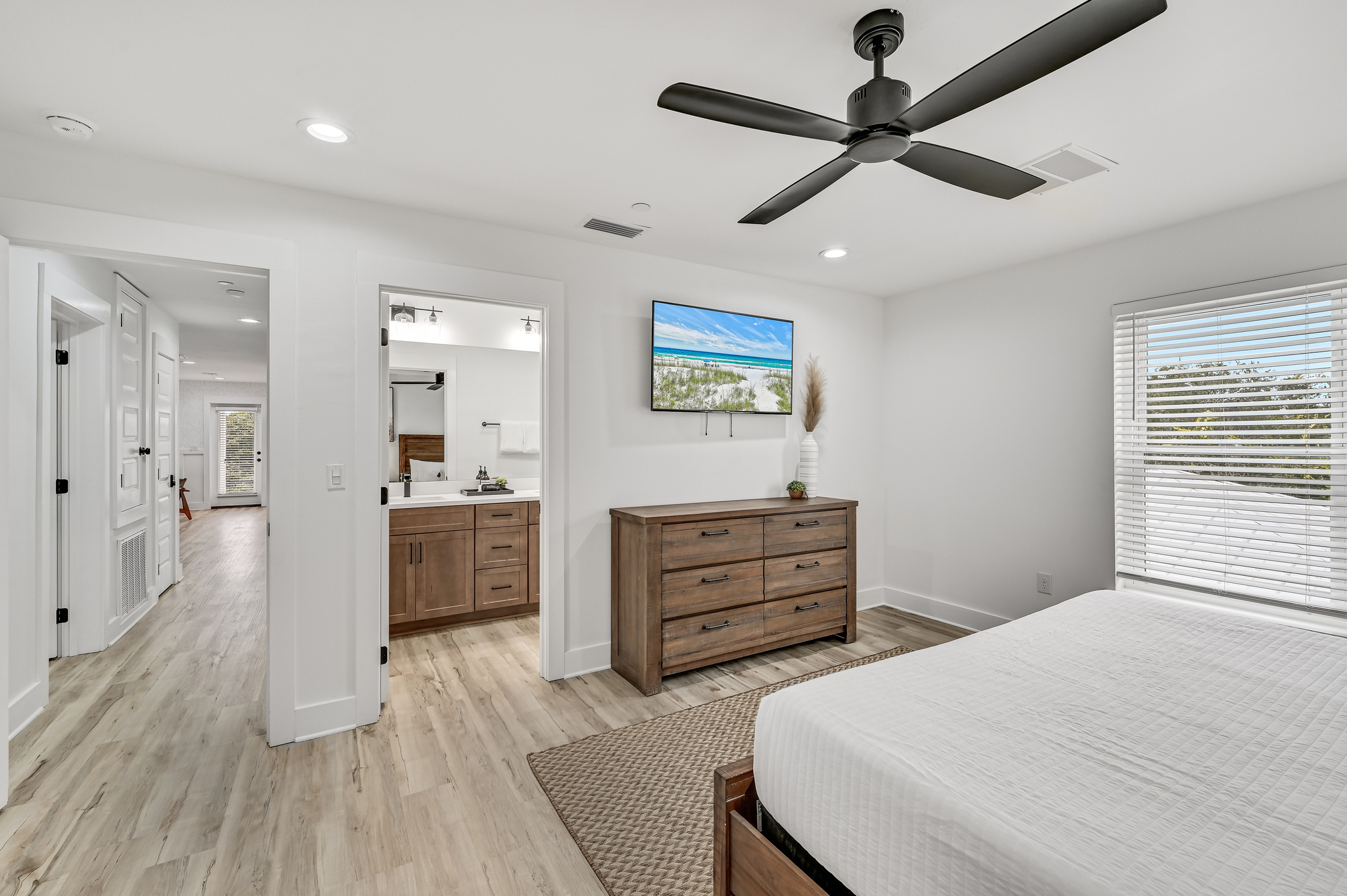 King Suite # 7 (third floor)