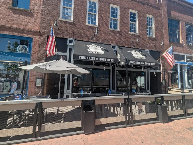 The Stillery – Casual Southern eats & live music (10 min walk)