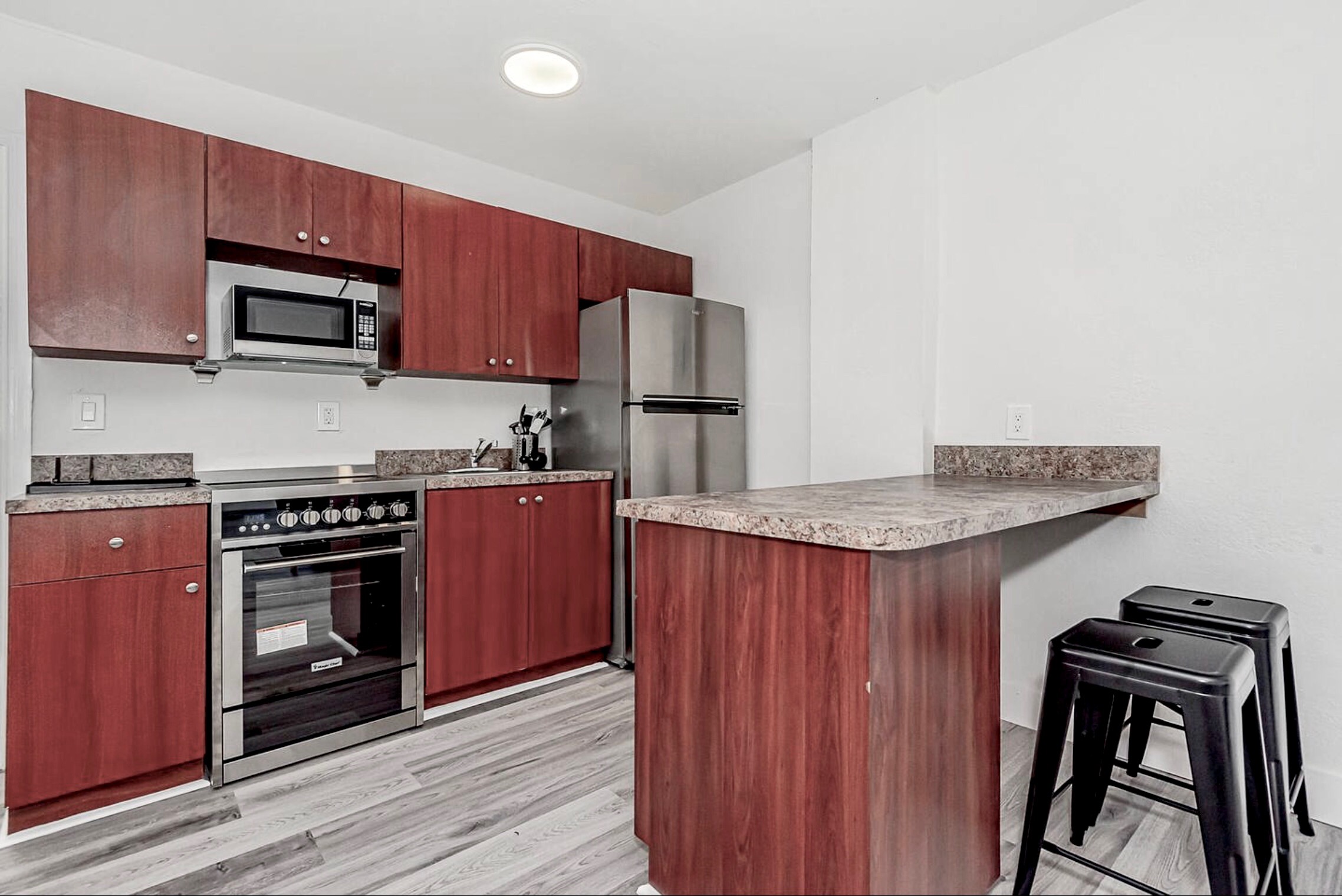 Welcome to your full kitchen! Two bar stools for countertop seating.