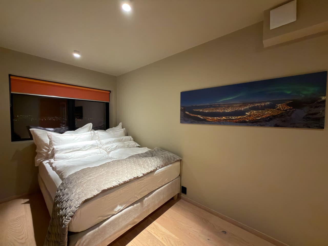 Bedroom with big high end bed
