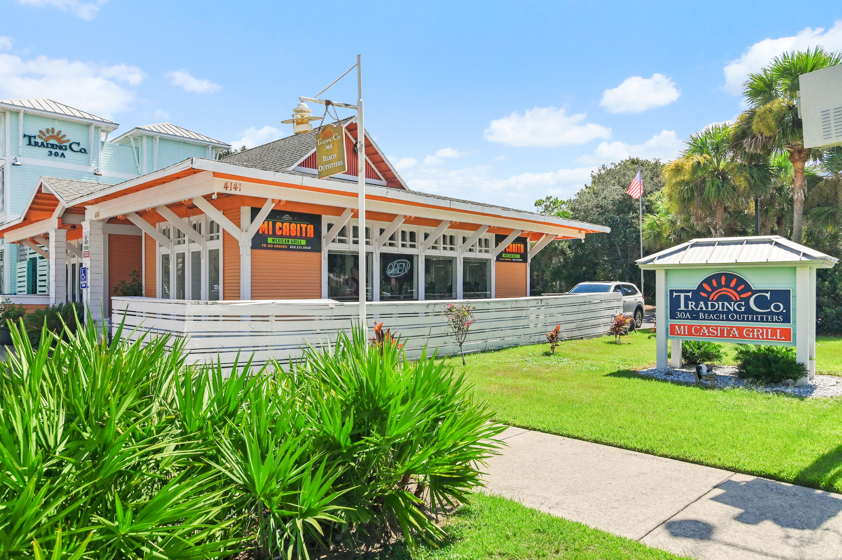 Walk to several restaurants and shopping in Seagrove Beach. 