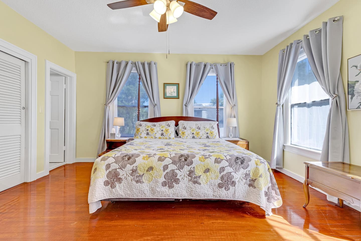 Master Bedroom (King)