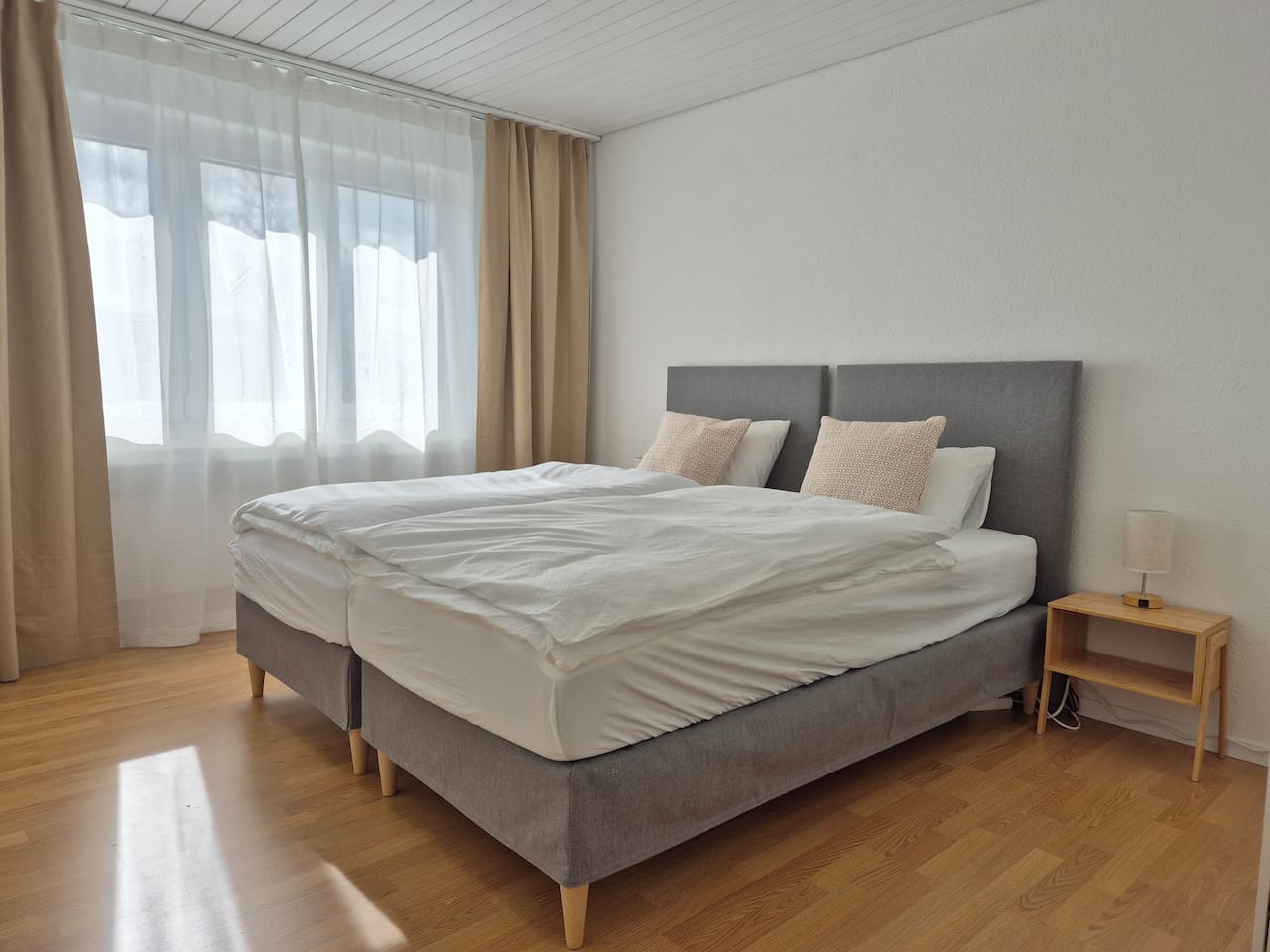 Bedroom 3: Two boxspring beds (90x200 cm each) that can be either pushed together to form a king sized bed or pushed apart to create 2 twin beds. The bedroom also features a wardrobe / closet.