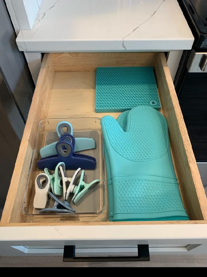 Trivets, oven mitts and plastic clips.