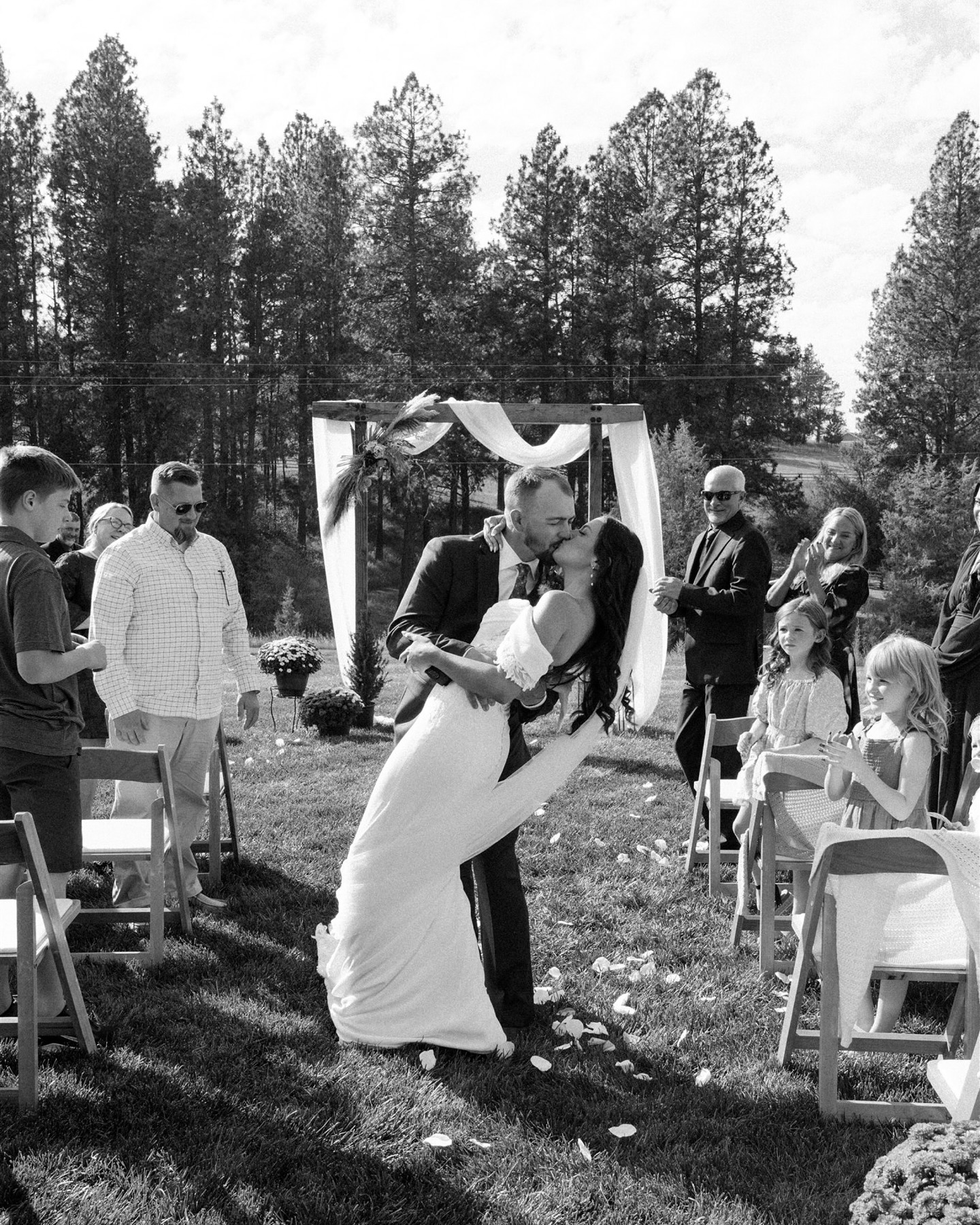 Picture your dream day here 💍✨ Our grounds played host to this magical micro-wedding, and we’re thrilled to share that small, intimate weddings & events (up to 50 guests) are welcome!