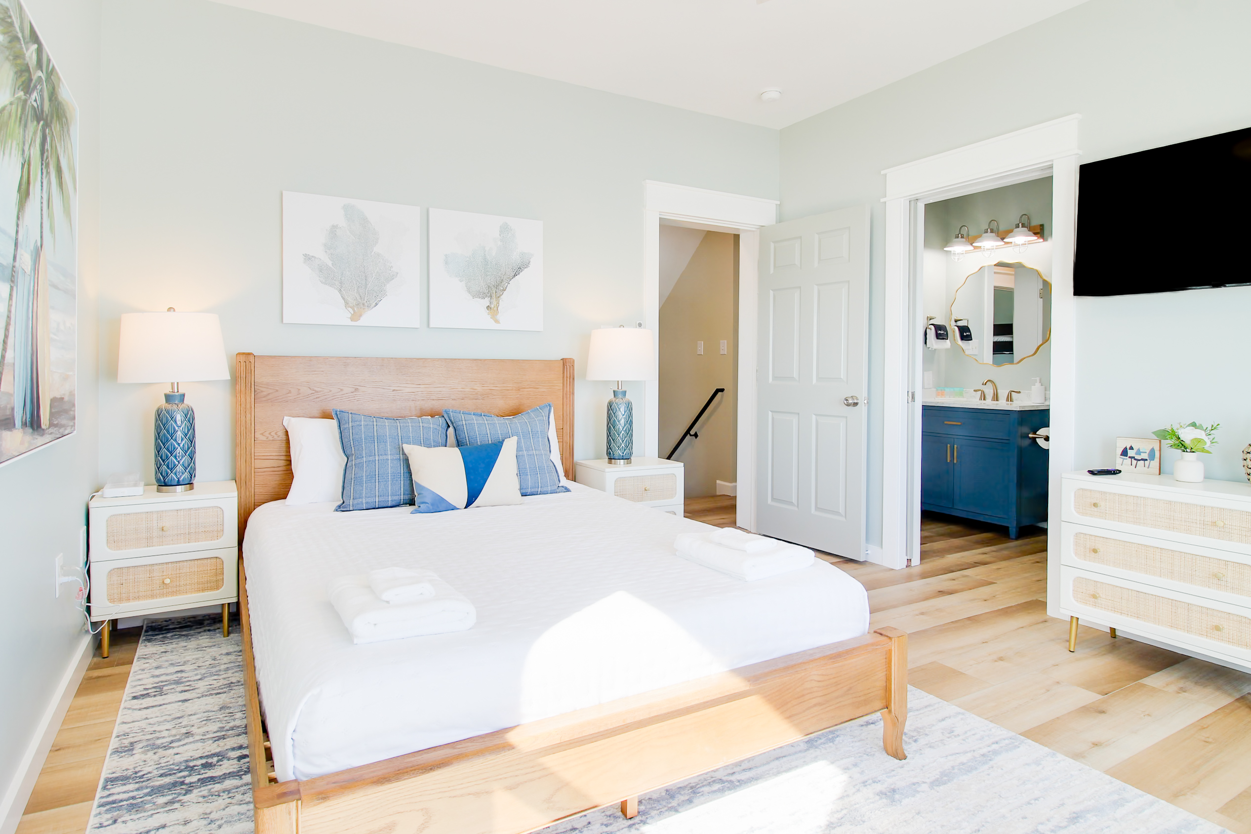 Bedroom 2 - Queen Bed