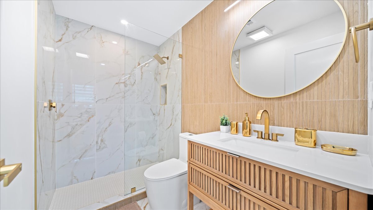 Guest Bedroom Bathroom 2