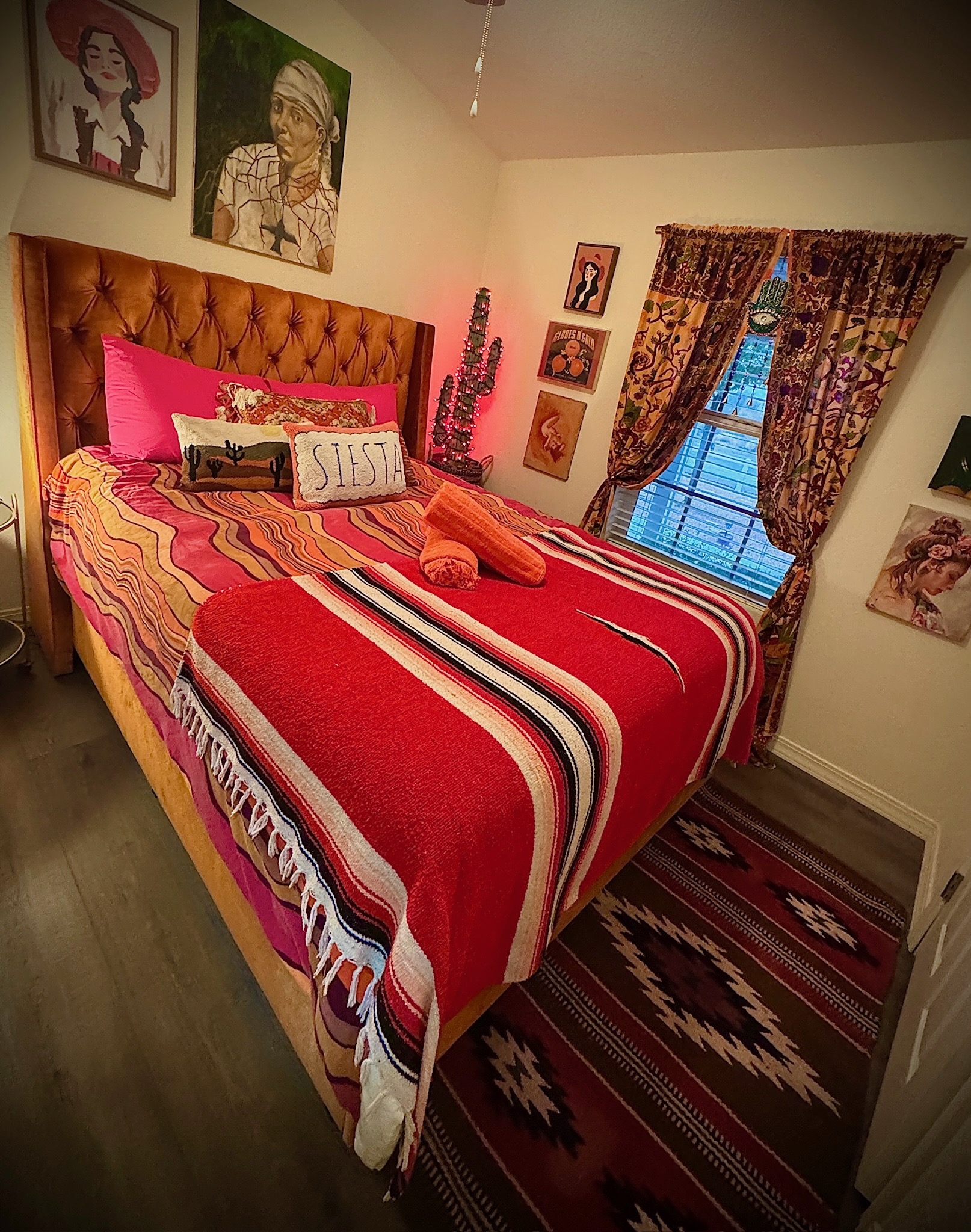 Bedroom 4, queen bed